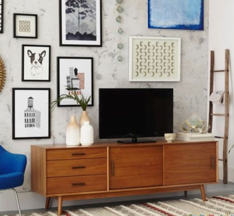 Placing a television on a sideboard in an interior design scheme 